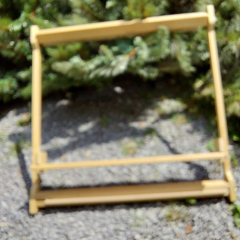 Rigid heddle loom